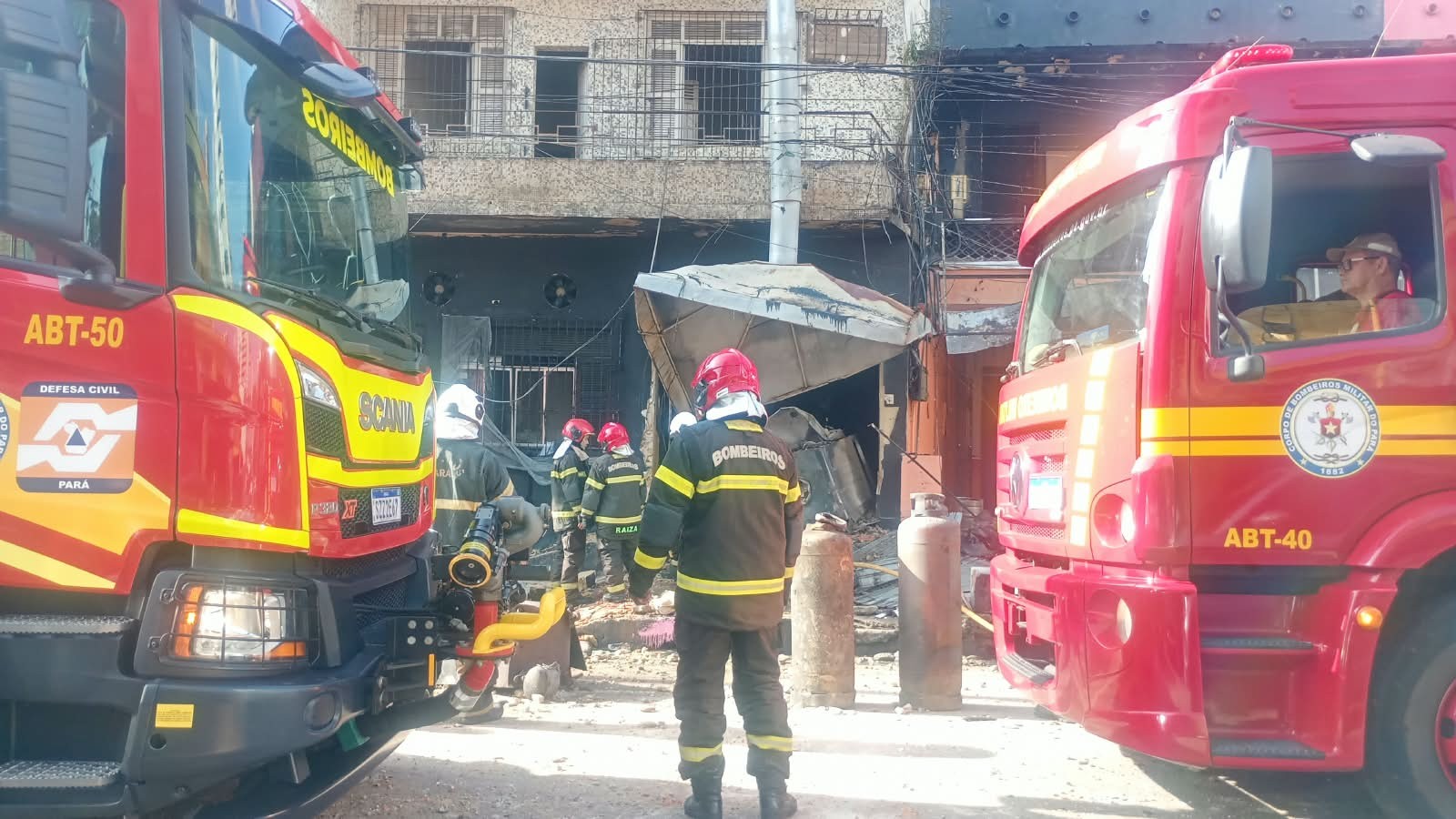 Restaurante explode em Belém; bombeiros suspeitam de vazamento de gás