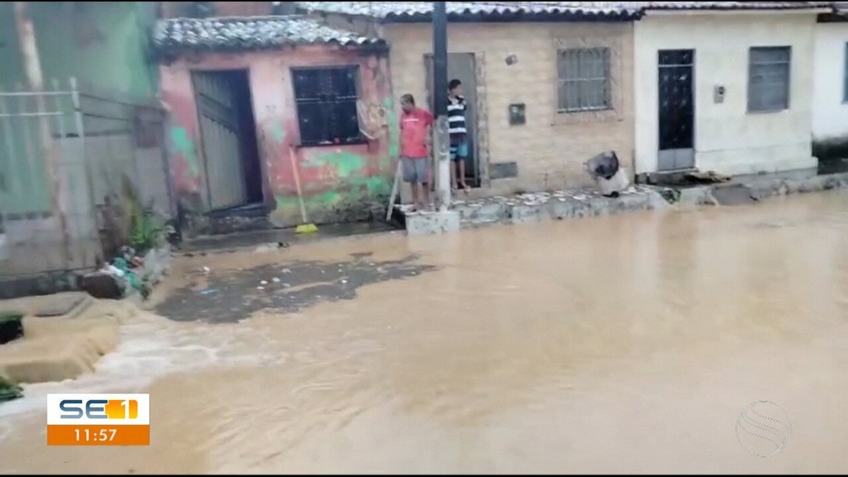 Chuvas provocam transtornos em Aracaju e cidades do interior 