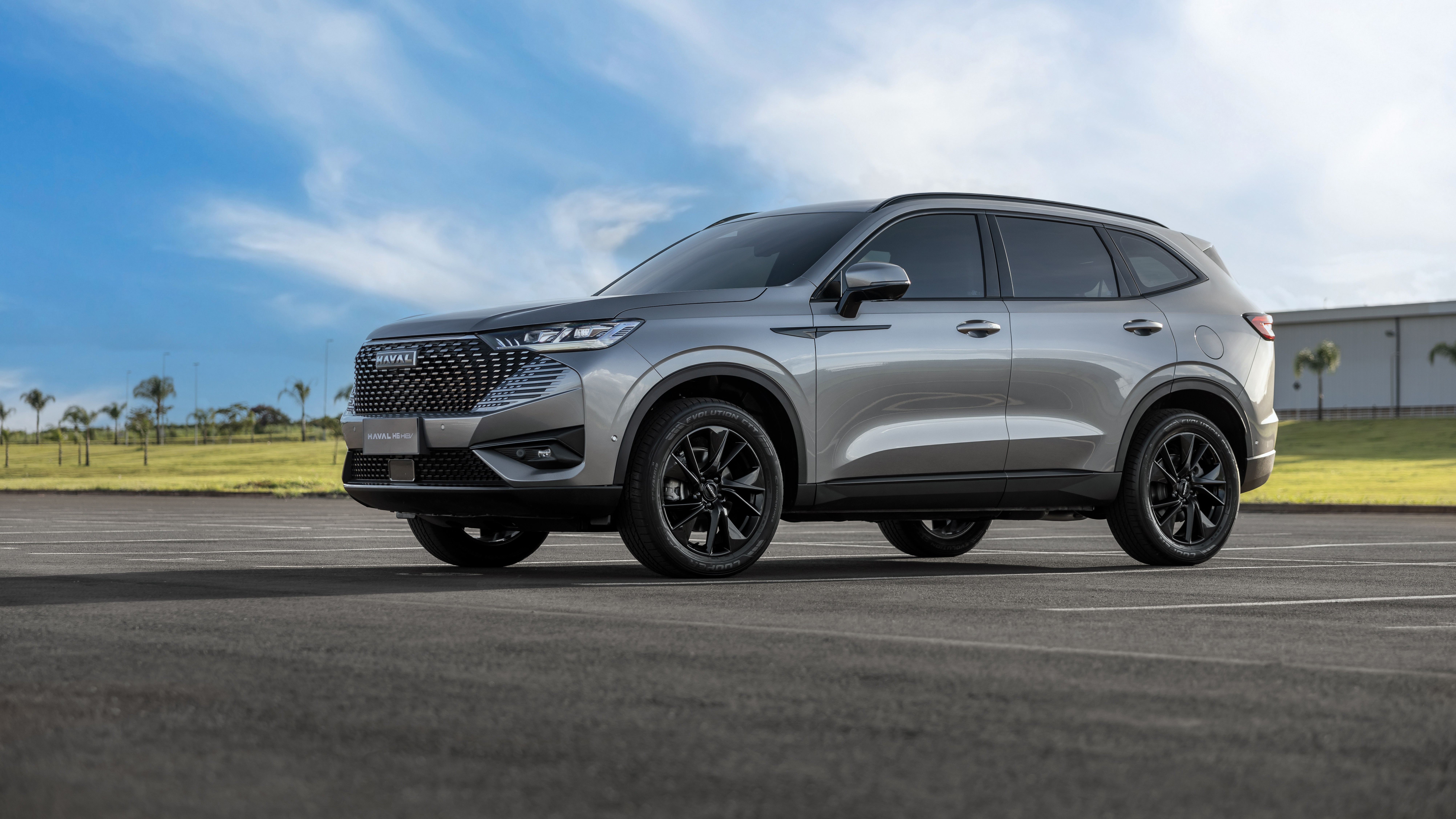 Um em cada seis veículos zero km emplacados em 2026 é eletrificado, e 35% são feitos no Brasil