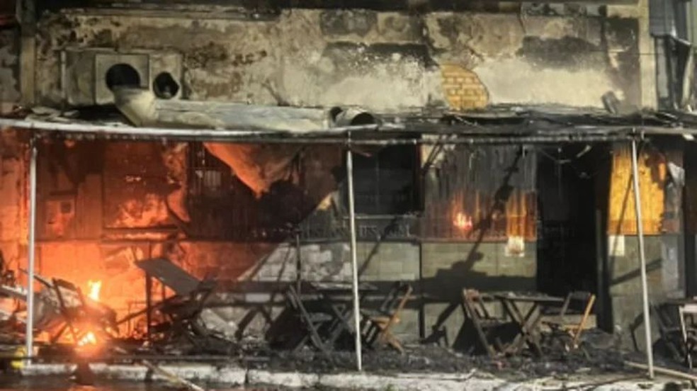 Estabelecimento ficou totalmente destruído pelas chamas em Juiz de Fora  — Foto: Redes Sociais