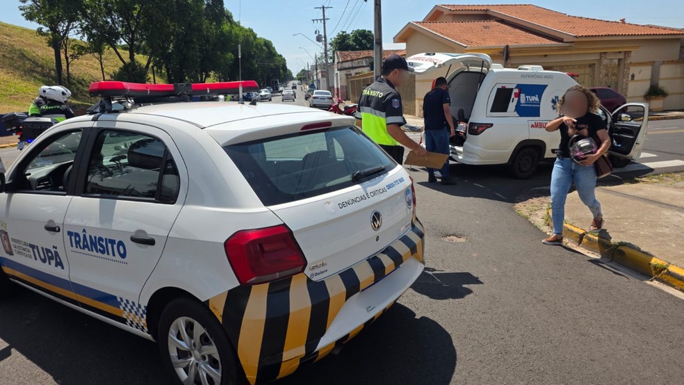 2 de 4
Ambul&acirc;ncia transportava um paciente em estado grave para a Santa Casa da cidade no momento da colis&atilde;o com motociclista &mdash; Foto: Diego Pereira/Divulga&ccedil;&atilde;o
