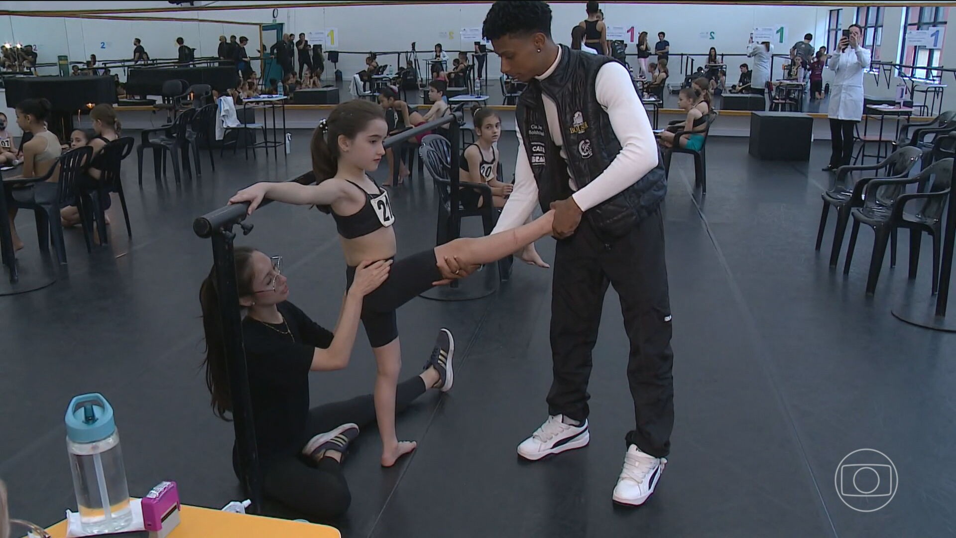 Em Santa Catarina, crianças de todo o Brasil participam da maior seleção de bailarinos do país