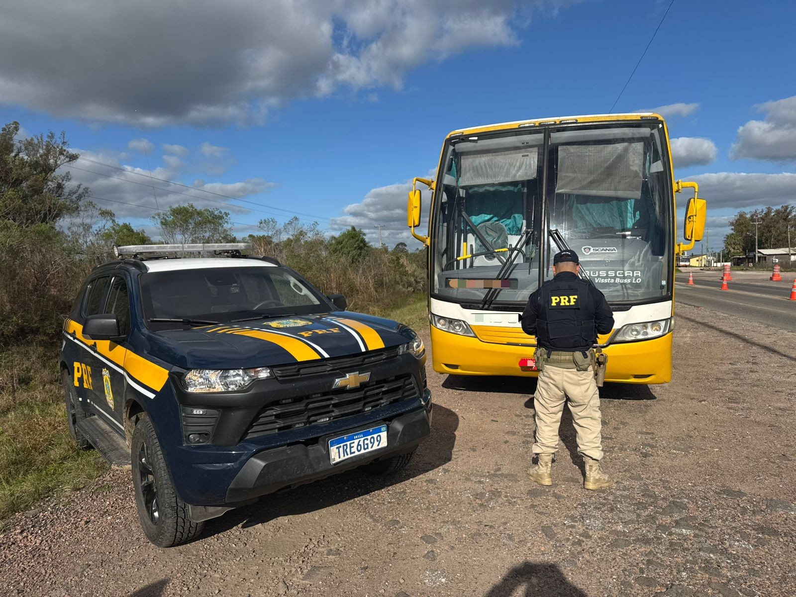 Foragido da Justiça de SP por tráfico de drogas é preso dentro de ônibus na BR-293, no RS