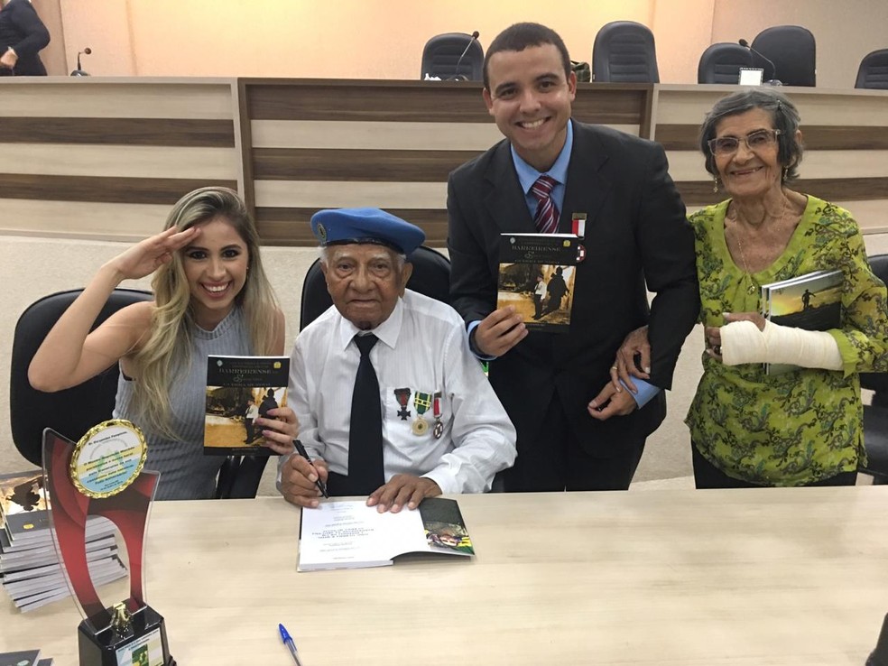 Lançamento do livro "Tiro, Guerra e Mito", em Barreiras — Foto: Arquivo pessoal