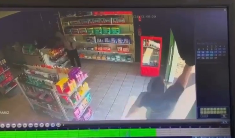 VÍDEO: dono de farmácia foge e tranca suspeito de assalto dentro do comércio no interior de SP