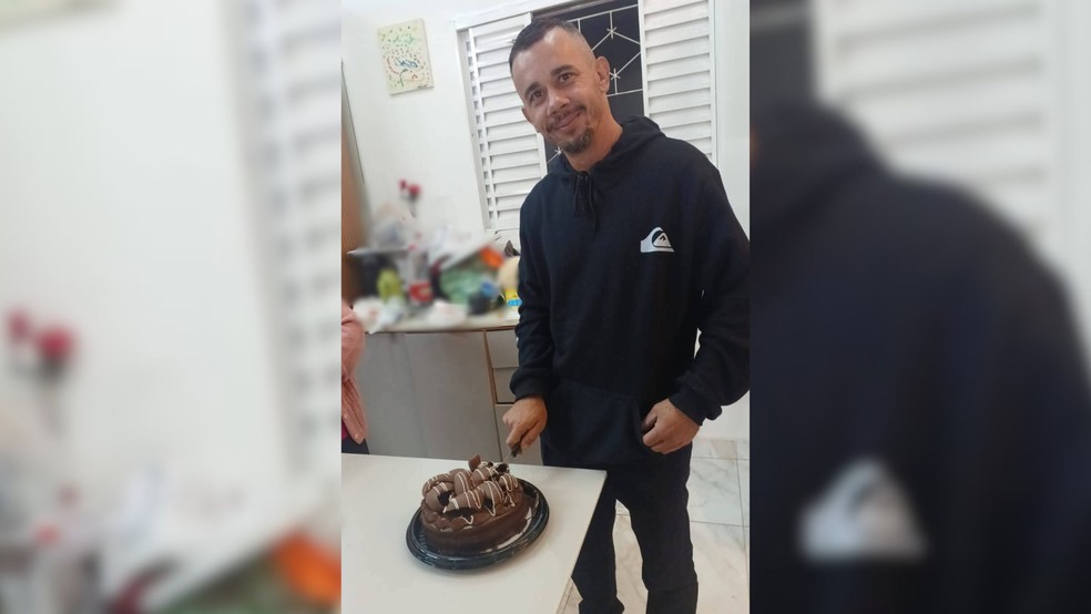 2 de 2
Evandro Donizete da Silva Guivarra, de 33 anos, foi visto pela &uacute;ltima vez no dia 11 de setembro, em Bauru (SP) &mdash; Foto: Arquivo pessoal/Reprodu&ccedil;&atilde;o