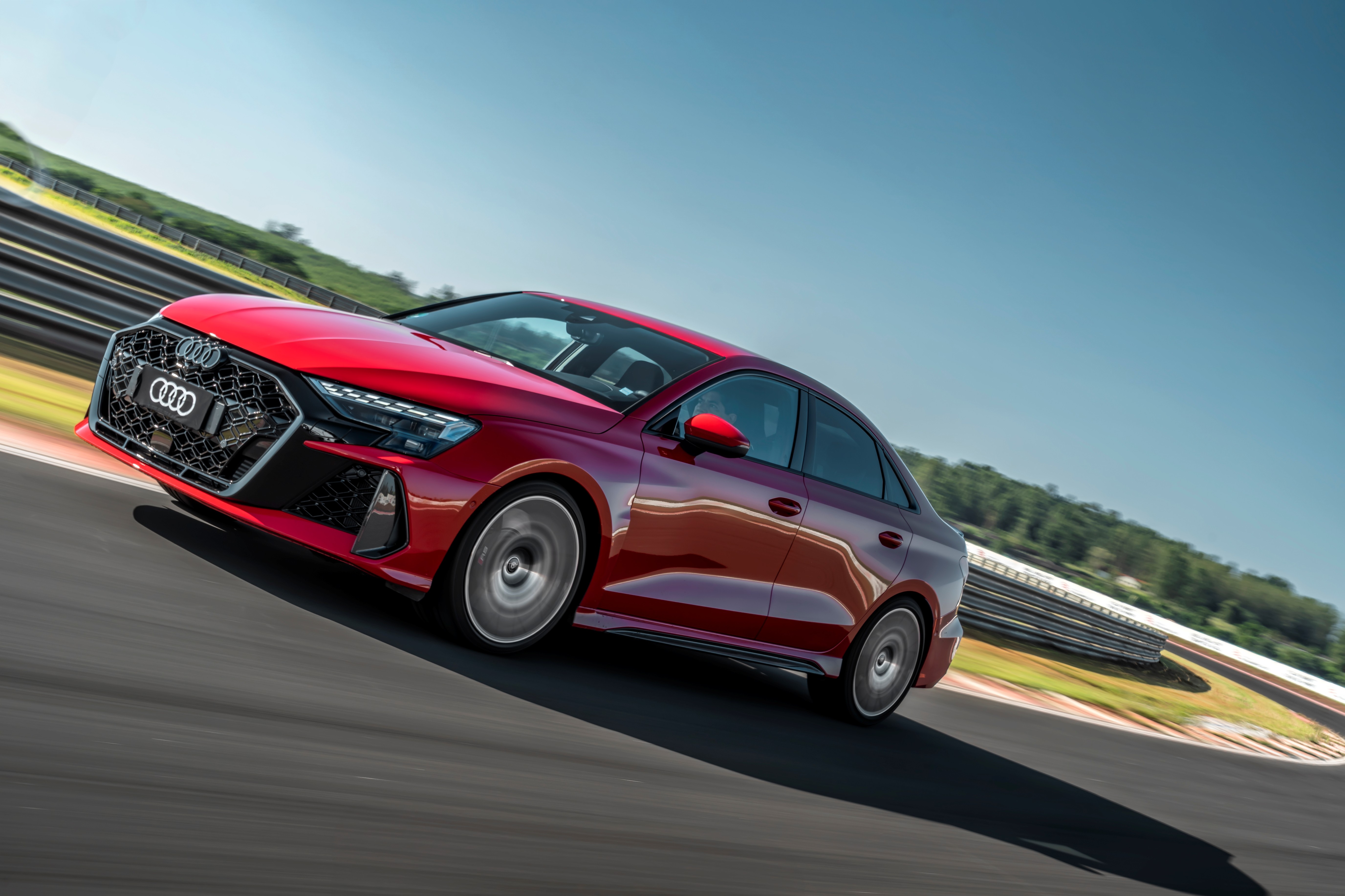 Audi RS3: uma experiência de direção emocionante a um preço questionável