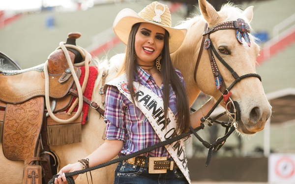 Atuais Miss e Mister Rodeio Brasil se encontram com a Miss Rodeio América  2023 na Festa do Peão de Barretos