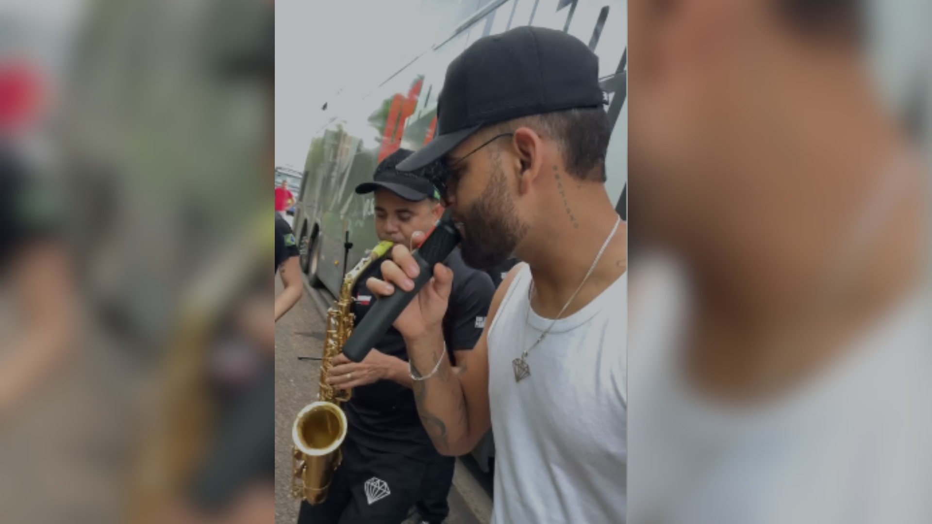 VÍDEO: Cantor de forró transforma congestionamento em show improvisado em rodovia de MG