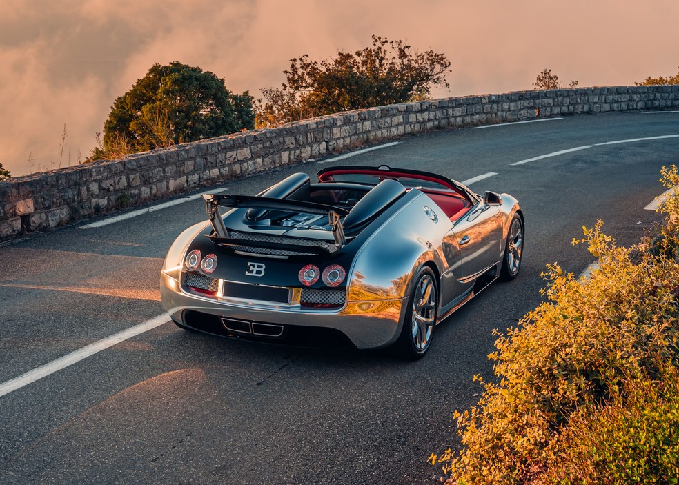 Bugatti restaurou o Veyron Grand Sport Vitesse com carroceria de alumínio polido. — Foto: Divulgação / Bugatti
