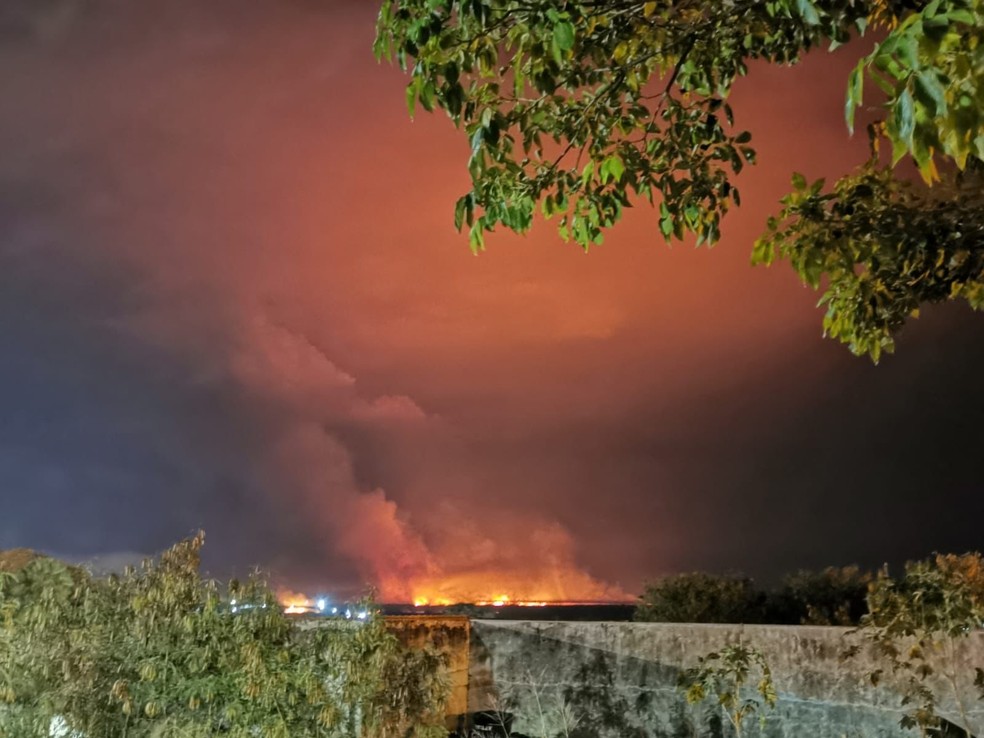 Incêndio que atingiu Corumbá (MS) em junho de 2024, episódio conhecido como "Muralha de fogo". — Foto: Divulgação