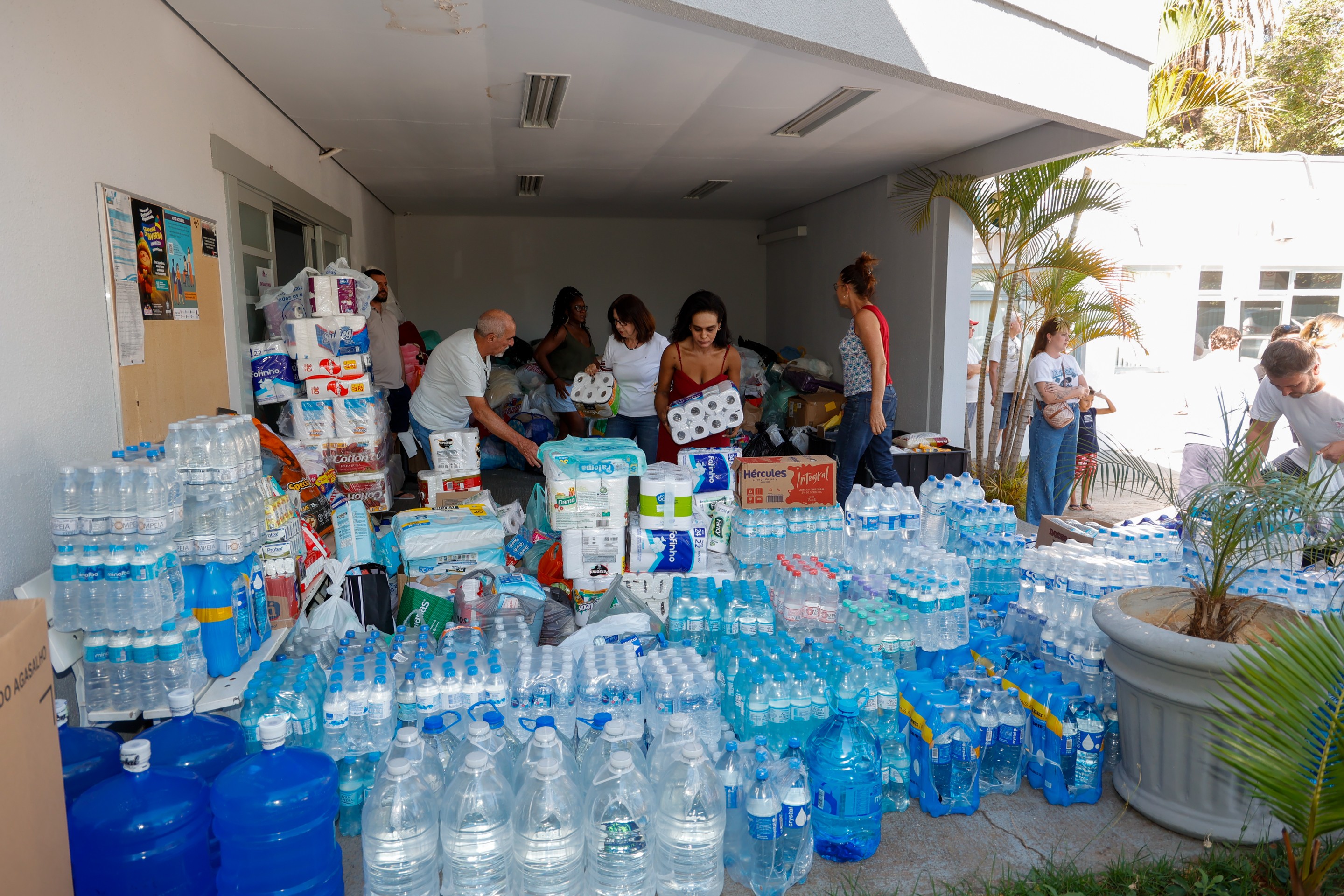Cidades do interior de SP arrecadam toneladas de doações para vítimas de temporal no RS; saiba como ajudar