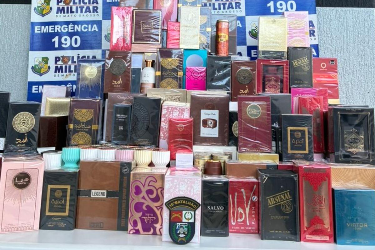PM apreende perfumes sem nota fiscal em MT e suspeito alega que fazia favor a amigo 