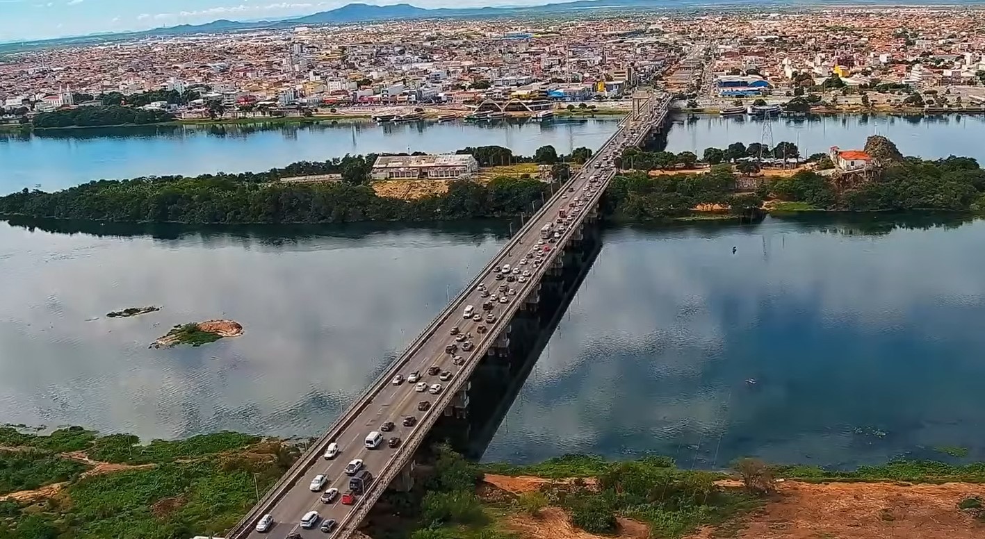 Ponte Presidente Dutra tem trânsito lento e congestionamento no sentido Juazeiro nesta segunda