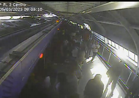 Vídeo mostra movimentação no momento em que homem fica preso entre a porta do trem e da plataforma na Linha 5-Lilás