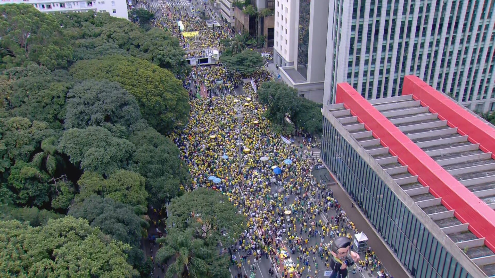 Manifestantes fazem ato contra Lula e ministros do STF na Avenida Paulista
