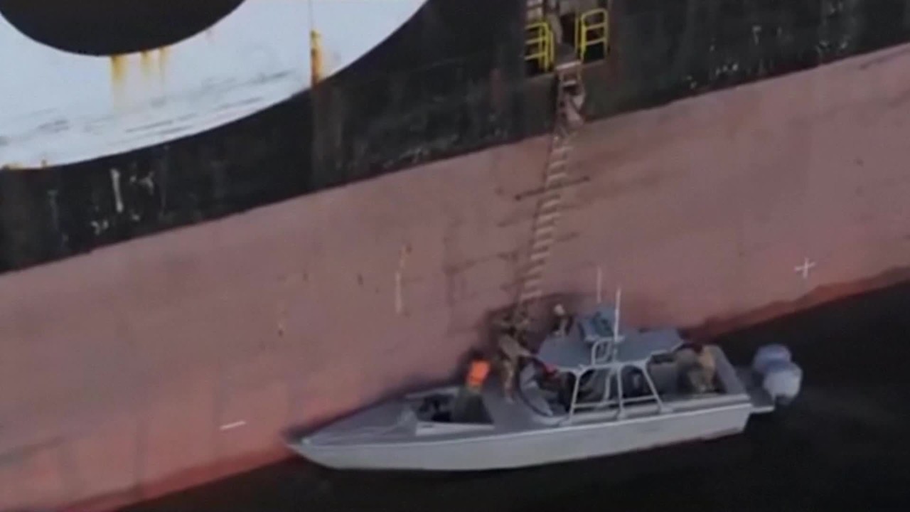 Irã divulga VÍDEO do que diz ser apreensão de navios em Ormuz