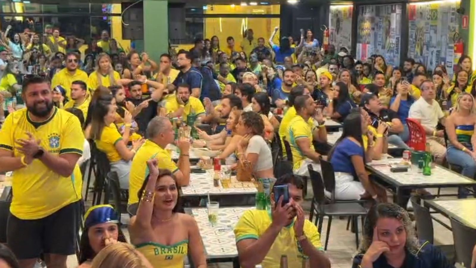 Piauienses comemoram gol de Neymar minutos antes da eliminação da seleção