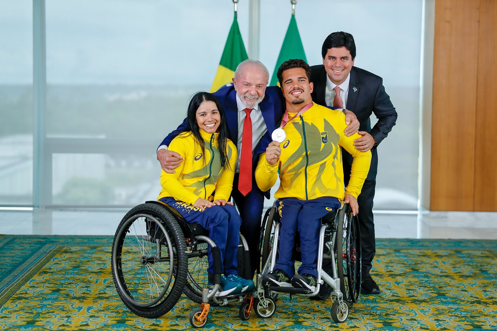 Lula recebe Cristian Ribera, atleta paralímpico que conquistou medalha inédita para o Brasil nos jogos de inverno