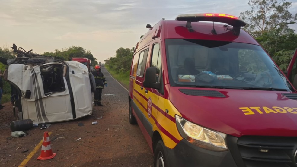 3 de 3
Motorista de carreta morre tombar em estrada vicinal de Bor&aacute; (SP) &mdash; Foto: Mais Tup&atilde;/Reprodu&ccedil;&atilde;o