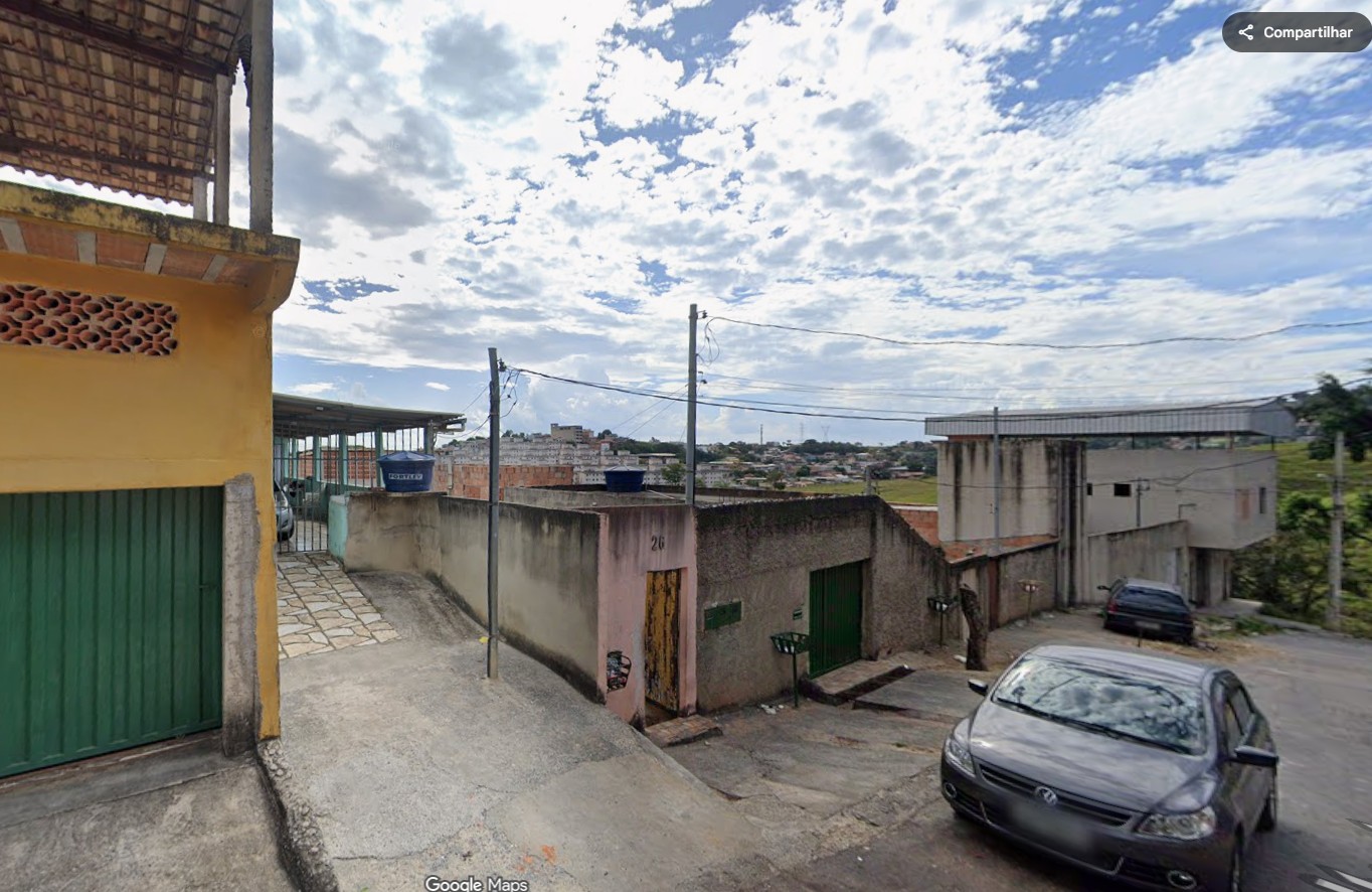 Mulher comemora derrota do Cruzeiro com hino do Corinthians, e vizinho é suspeito de atirar contra a casa na Grande BH
