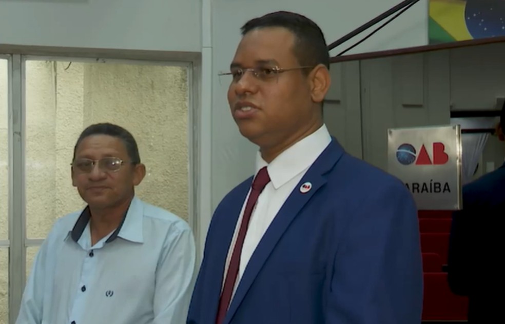 Jeoslan Costa e seu pai, o pintor Jos Justino  Foto: TV Cabo Branco/Reproduo