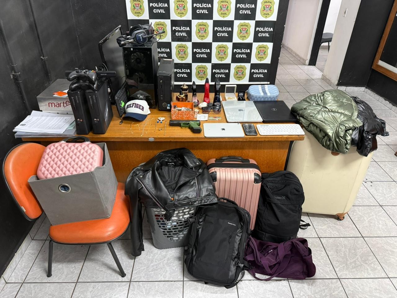 Adolescentes são apreendidos e homem é preso por furto de itens avaliados em R$ 50 mil em Suzano