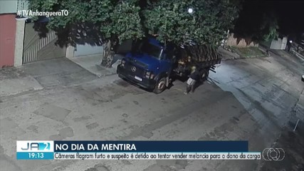 Após furtar melancia, homem tenta vender o produto ao dono da carga e acaba preso