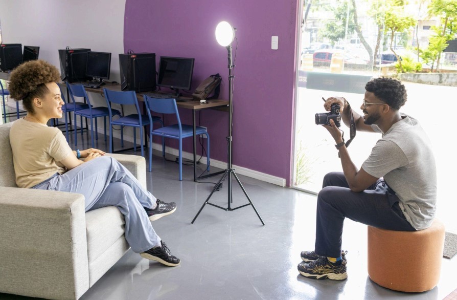 Prefeitura de SP oferece 1.440 vagas em cursos gratuitos de audiovisual, som e técnicas da cena para jovens