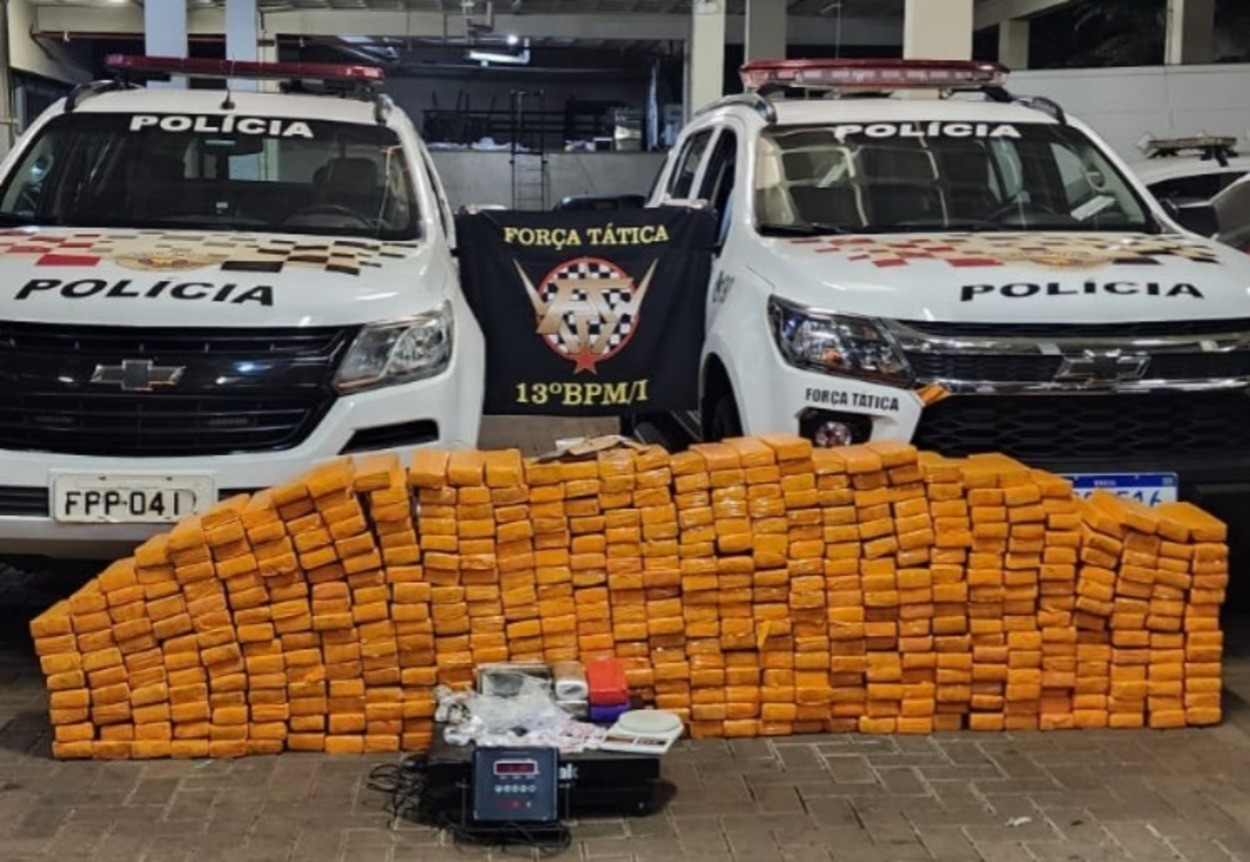 Homem de 28 anos que fazia 'delivery' de drogas é preso com 400 kg de maconha em SP