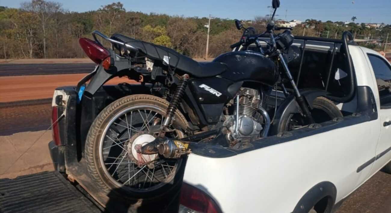 Menor é apreendido após fugir da PM em moto com documento atrasado e placa violada em Bocaiuva