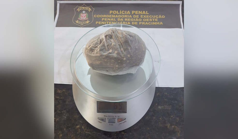 Policiais Penais apreendem droga com mulher de detento na Penitenci&aacute;ria de Pracinha &mdash; Foto: Pol&iacute;cia Penal/Divulga&ccedil;&atilde;o