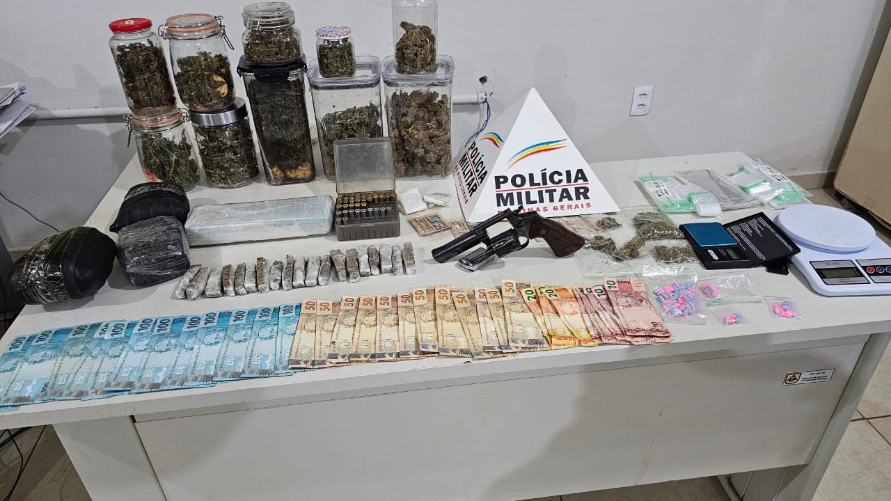 Dois homens e uma advogada são presos após apreensão de drogas, arma e munições em Montes Claros 
