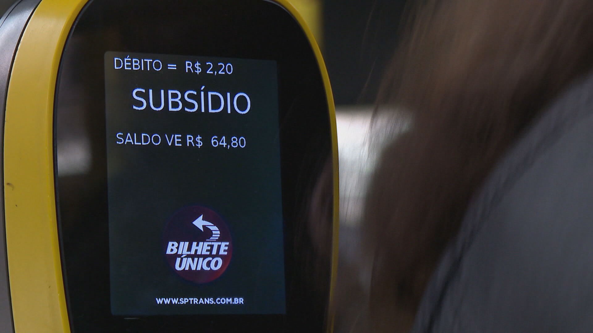 Tarifa do Madrugador dá desconto na passagem para quem usa Metrô e CPTM em SP