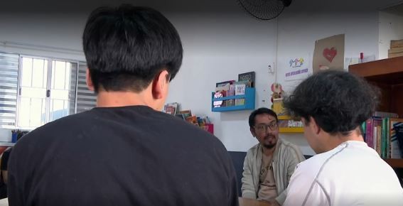 Adolescentes afegãos refugiados em abrigo em SP aguardam há 2 anos burocracia para rever a família