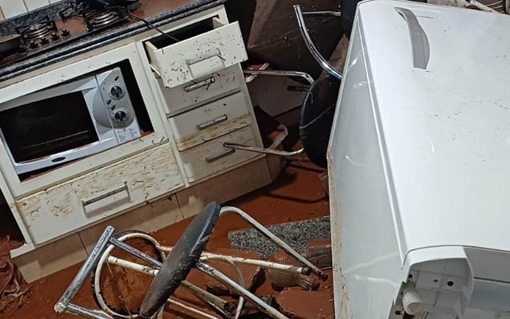 Temporal em Varginha: pelo menos seis famílias ficaram desalojadas ou desabrigadas, segundo os bombeiros