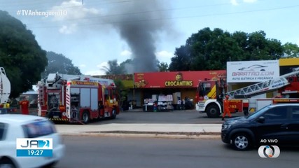 Incêndio mobiliza várias equipes do Corpo de Bombeiros em Palmas
