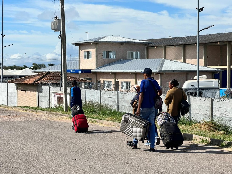 Venezuelanos chegando em Pacaraima, dia 7 de janeiro de 2026 — Foto: Caíque Rodrigues/g1 RR