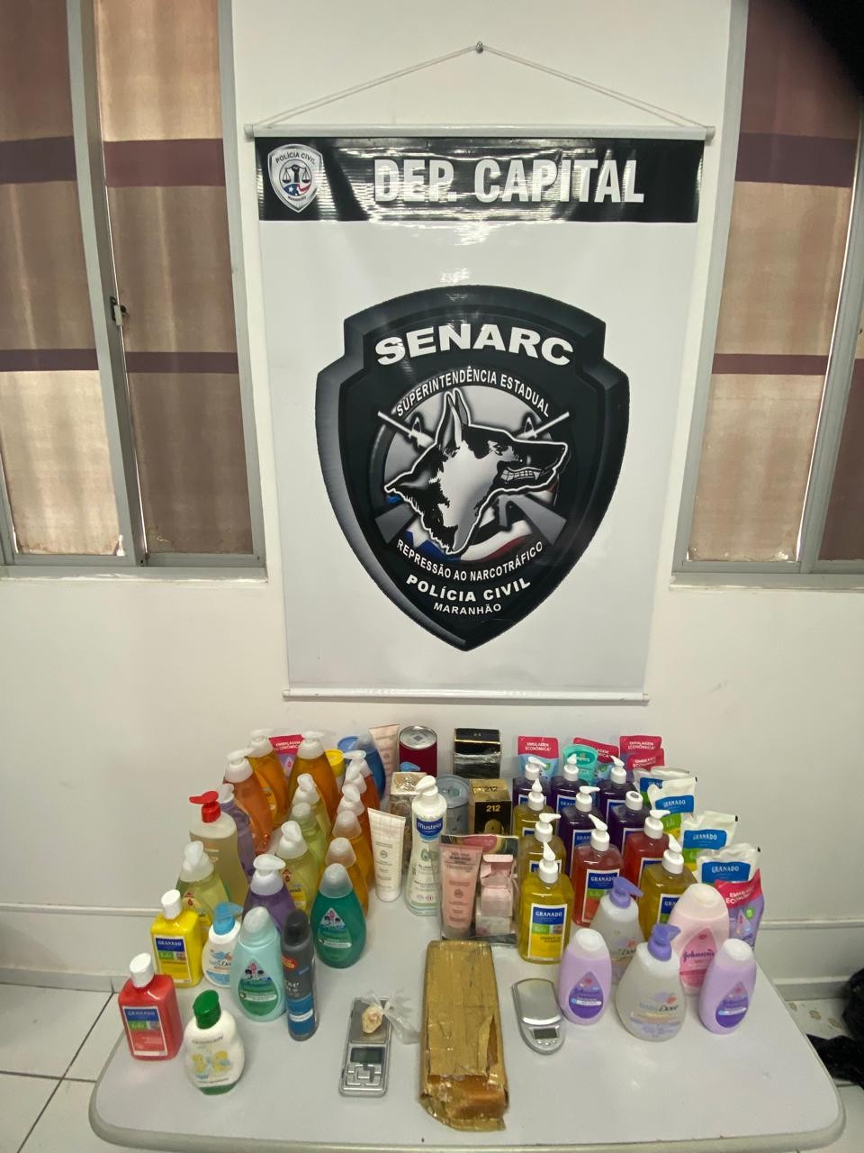 Homem é preso após polícia encontrar drogas no forro de casa em São Luís