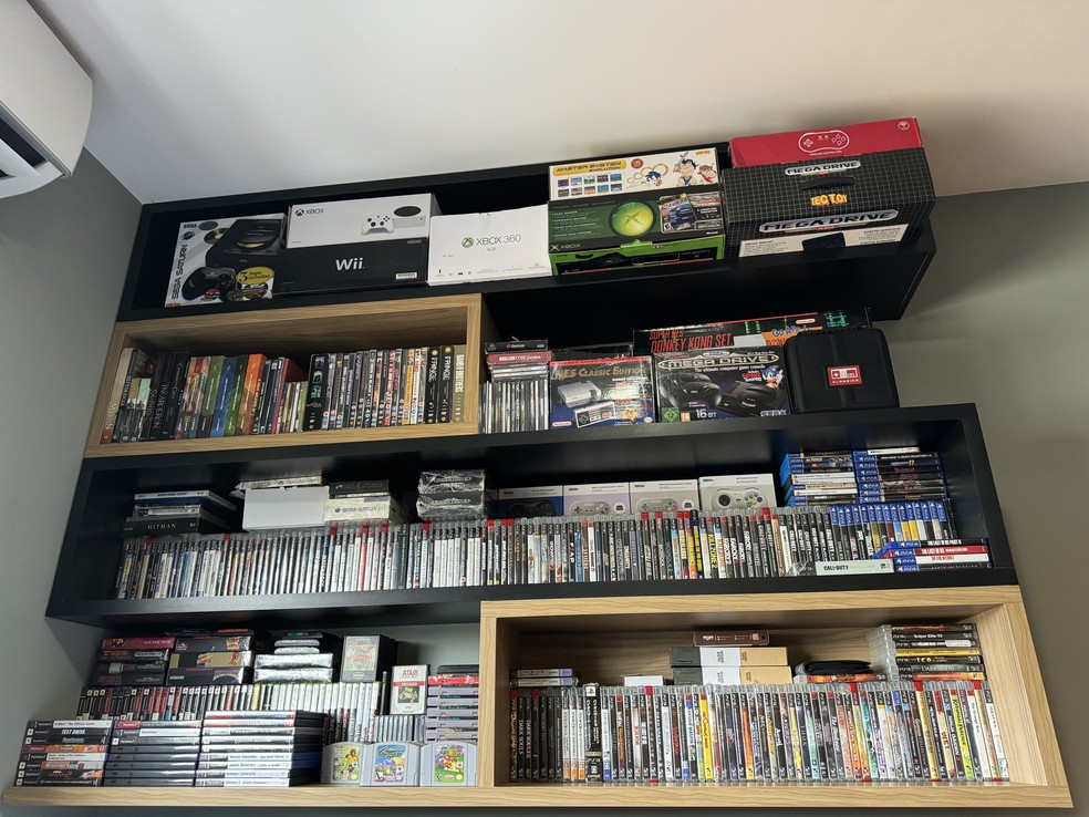 Além dos vídeogames a coleção conta mais de 400 jogos ? Foto: Reprodução/Arquivo Pessoal