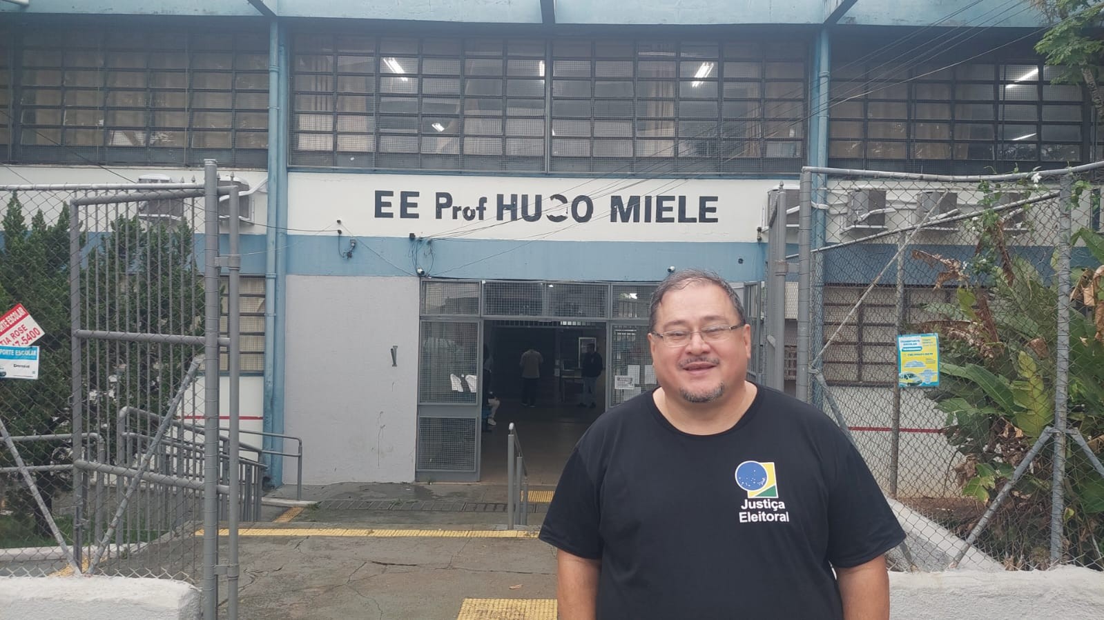 De estratégia para concurso a rotina: morador do interior de SP coleciona memórias como voluntário nas eleições há 30 anos