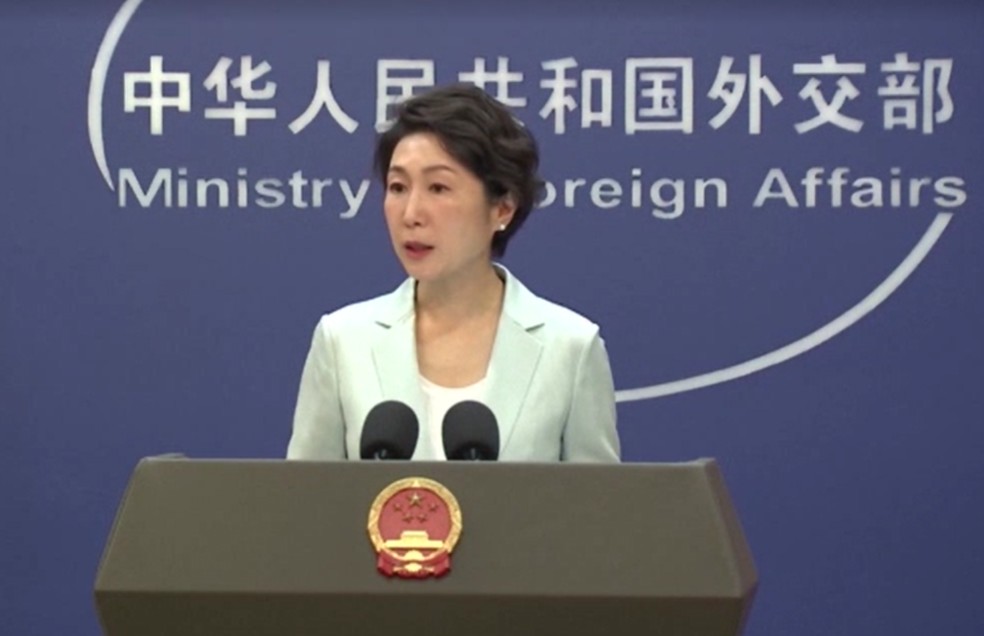 A porta-voz do Ministério das Relações Exteriores da China, Mao Ning, durante entrevista em que criticou a tarifa de 50% aplicada pelos EUA a produtos do Brasil, em Pequim, em 11 de julho de 2025. — Foto: Reprodução/ g1