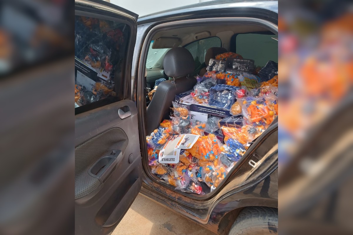 PM encontra cigarros contrabandeados escondidos embaixo de brinquedos em Presidente Epitácio