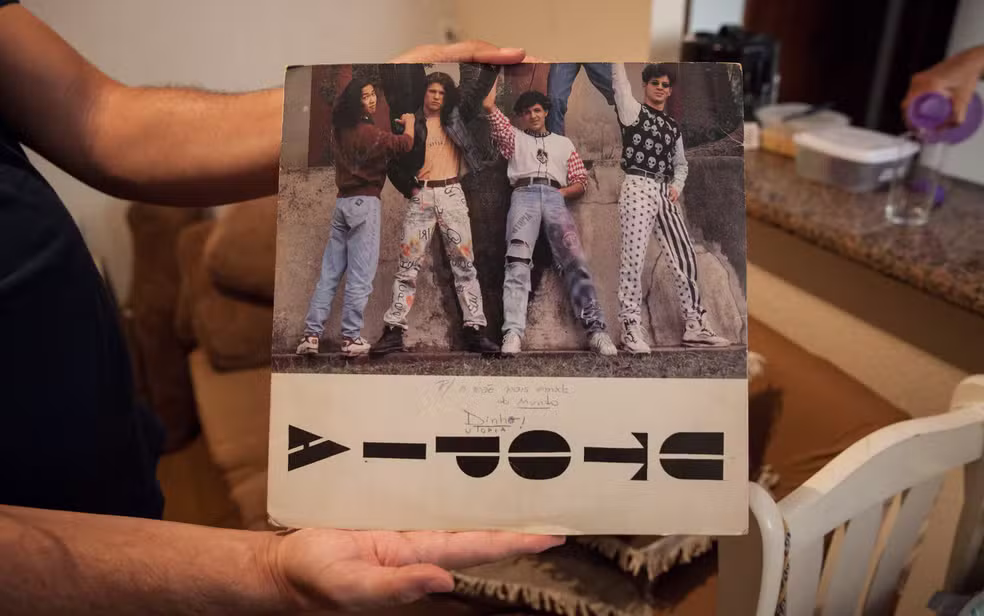 Capa do disco Utopia com dedicatória de Dinho — Foto: Fábio Tito/G1