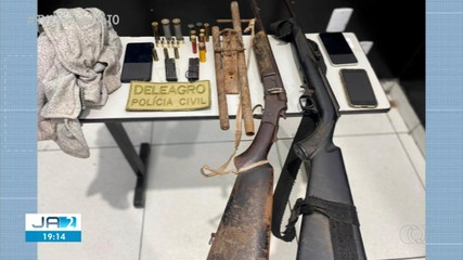 Dois homens são presos por posse irregular de arma de fogo