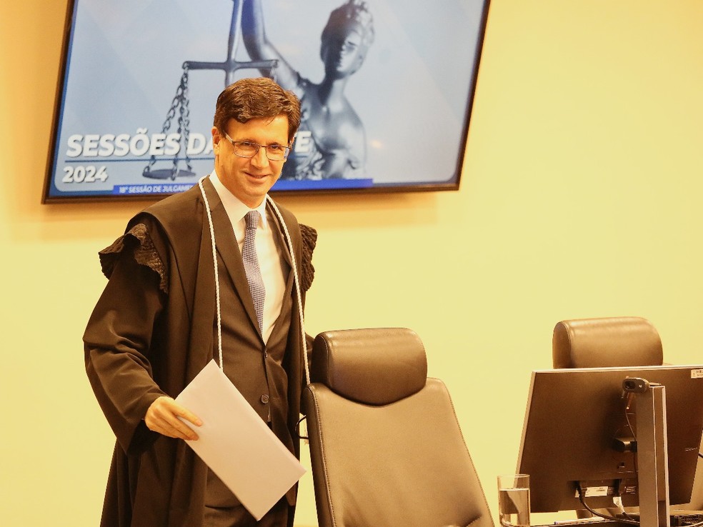 Desembargador Guilherme Denz  no terceiro dia de julgamento de processos contra Sergio Moro — Foto: Giuliano Gomes/PR Press