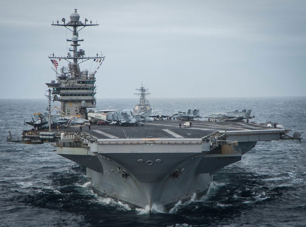 É #FAKE que porta-aviões da Marinha dos Estados Unidos chegou ao Rio em maio de 2025; vídeo é do ano passado