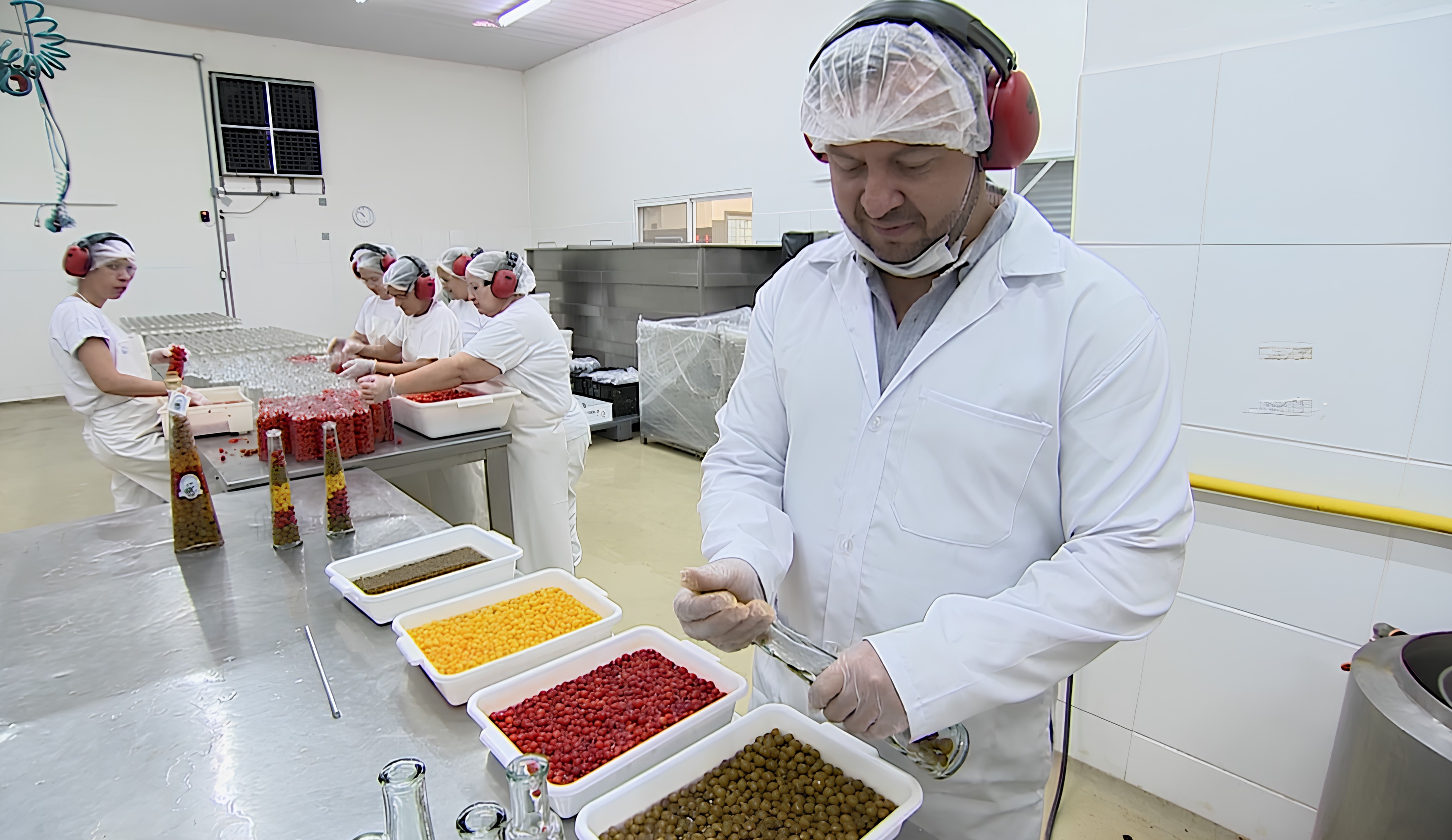 Pedidos suspensos e busca por novos clientes: tarifaço de Trump preocupa pequenos exportadores