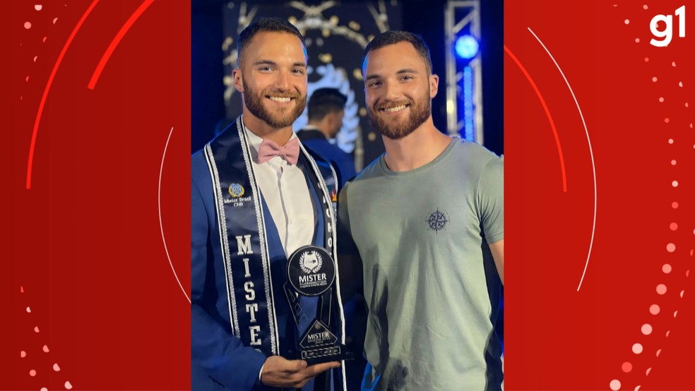 Matheus e Pedro durante concurso de Mister Rio Grande do Sul — Foto: Reprodução/Instagram