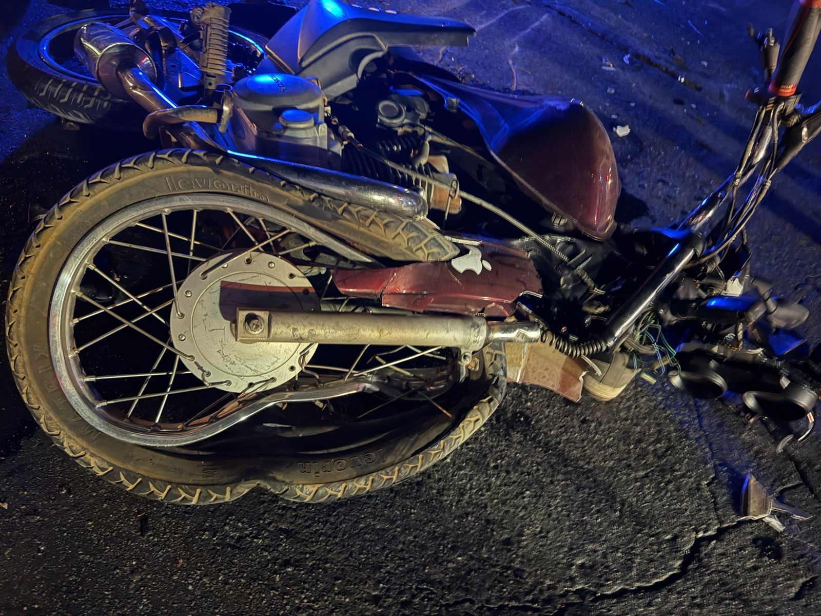 Motociclista morre após bater na lateral de um caminhão na BR-262, em MG 
